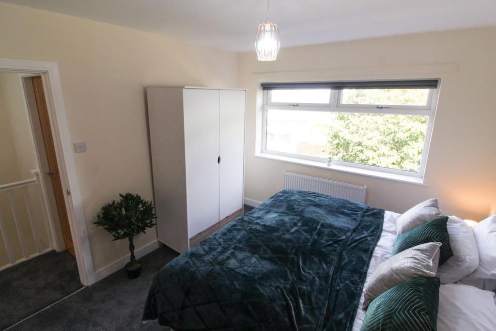 Modern 3 Bed, Contractors Welcome, Bradford Bradford  Exterior foto
