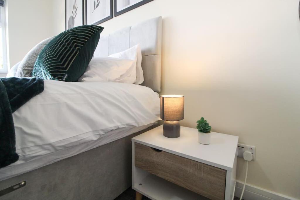 Modern 3 Bed, Contractors Welcome, Bradford Bradford  Exterior foto