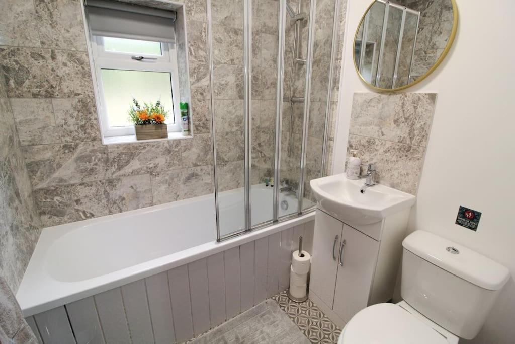 Modern 3 Bed, Contractors Welcome, Bradford Bradford  Exterior foto