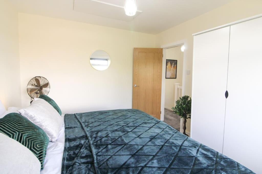 Modern 3 Bed, Contractors Welcome, Bradford Bradford  Exterior foto