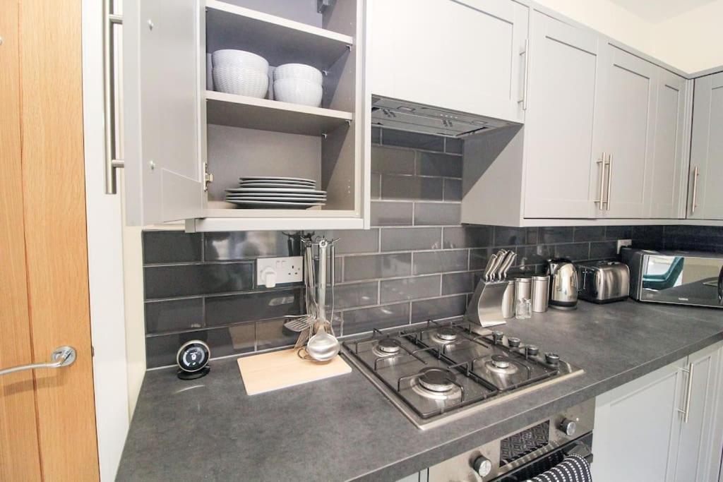 Modern 3 Bed, Contractors Welcome, Bradford Bradford  Exterior foto