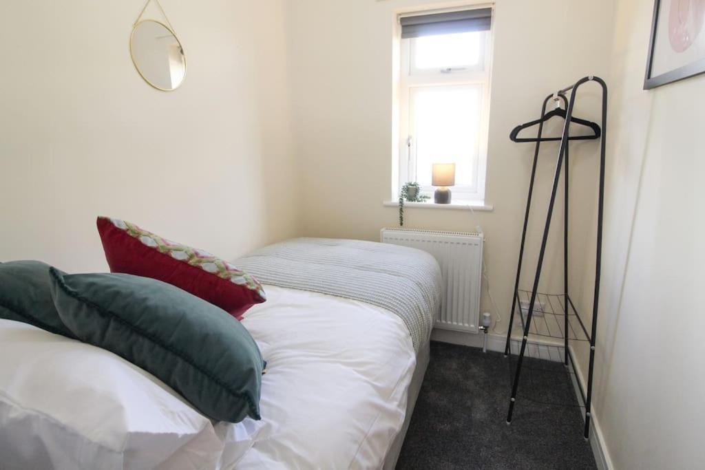 Modern 3 Bed, Contractors Welcome, Bradford Bradford  Exterior foto