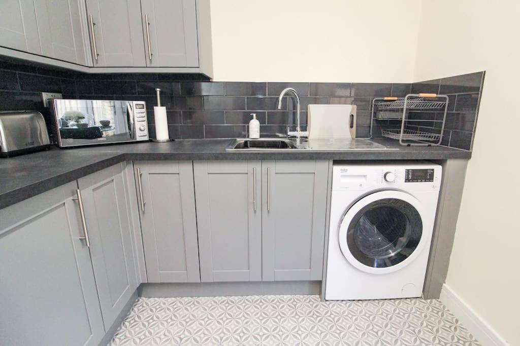 Modern 3 Bed, Contractors Welcome, Bradford Bradford  Exterior foto