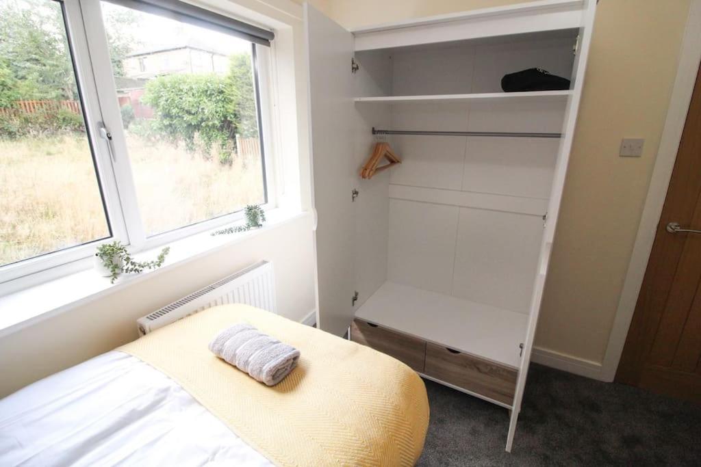 Modern 3 Bed, Contractors Welcome, Bradford Bradford  Exterior foto
